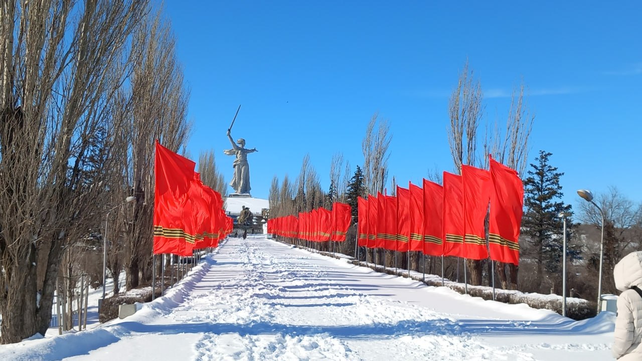 Mehr über den Artikel erfahren Der russische Mann in einer Sowjetuniform